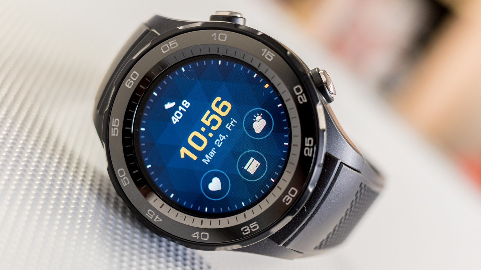 hybrid smartwatch with second hand